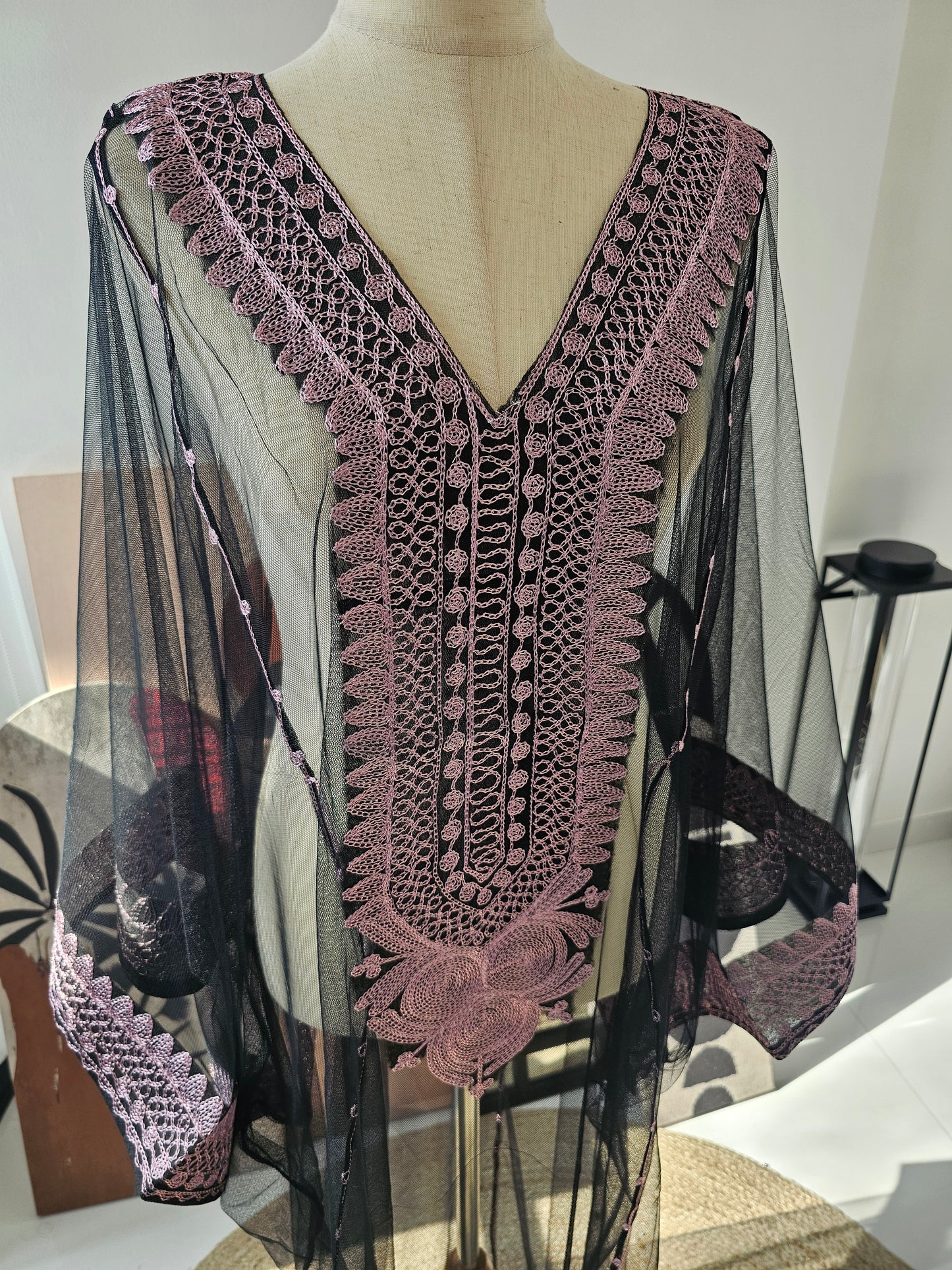 ثوب باللون الزهري