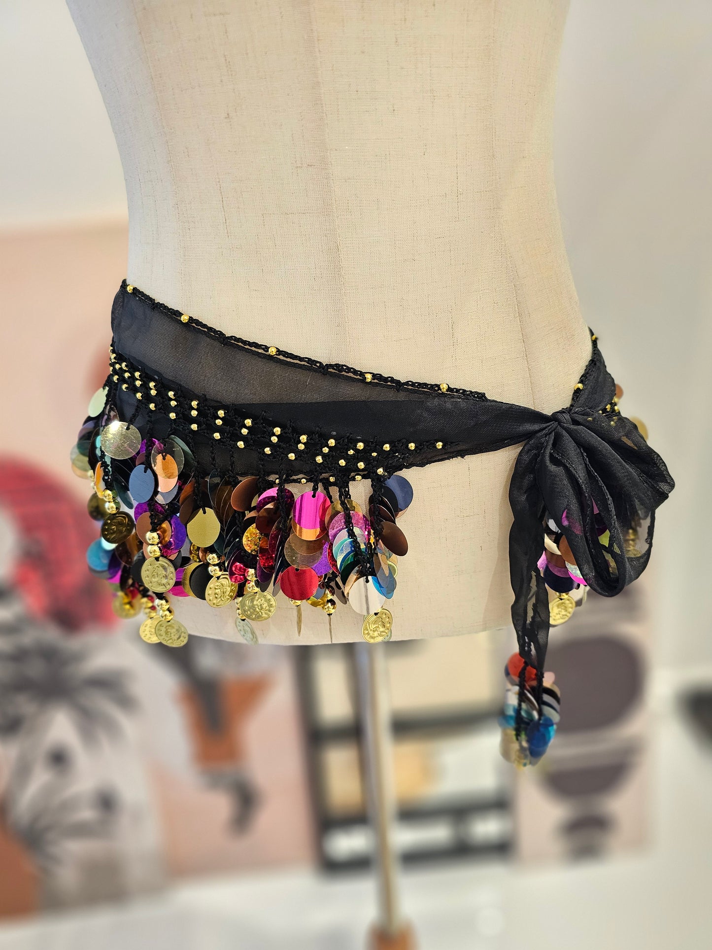 ربطة خفيفة بالليرات الملونة