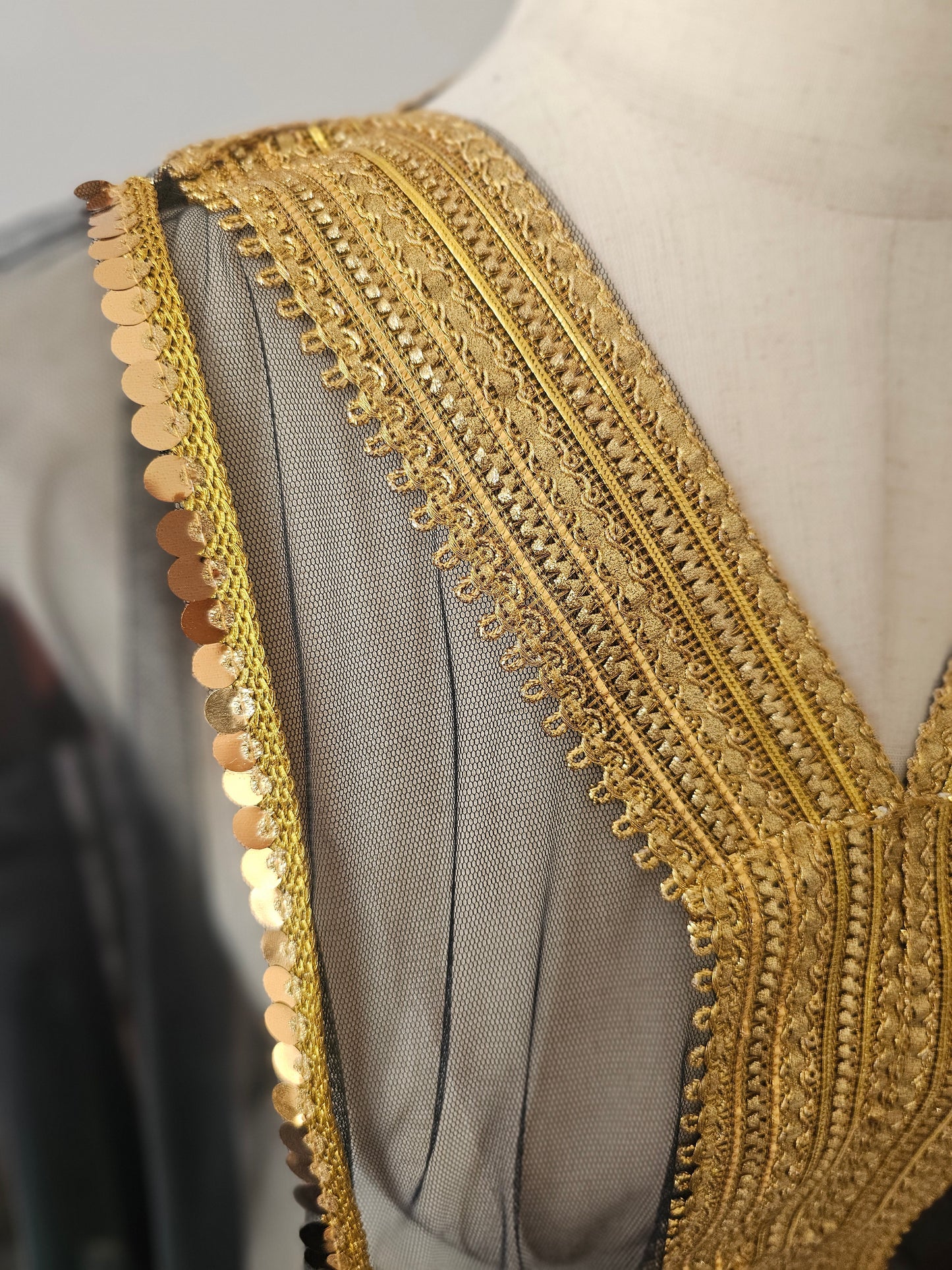 ثوب سامري ليرات مع تطريز