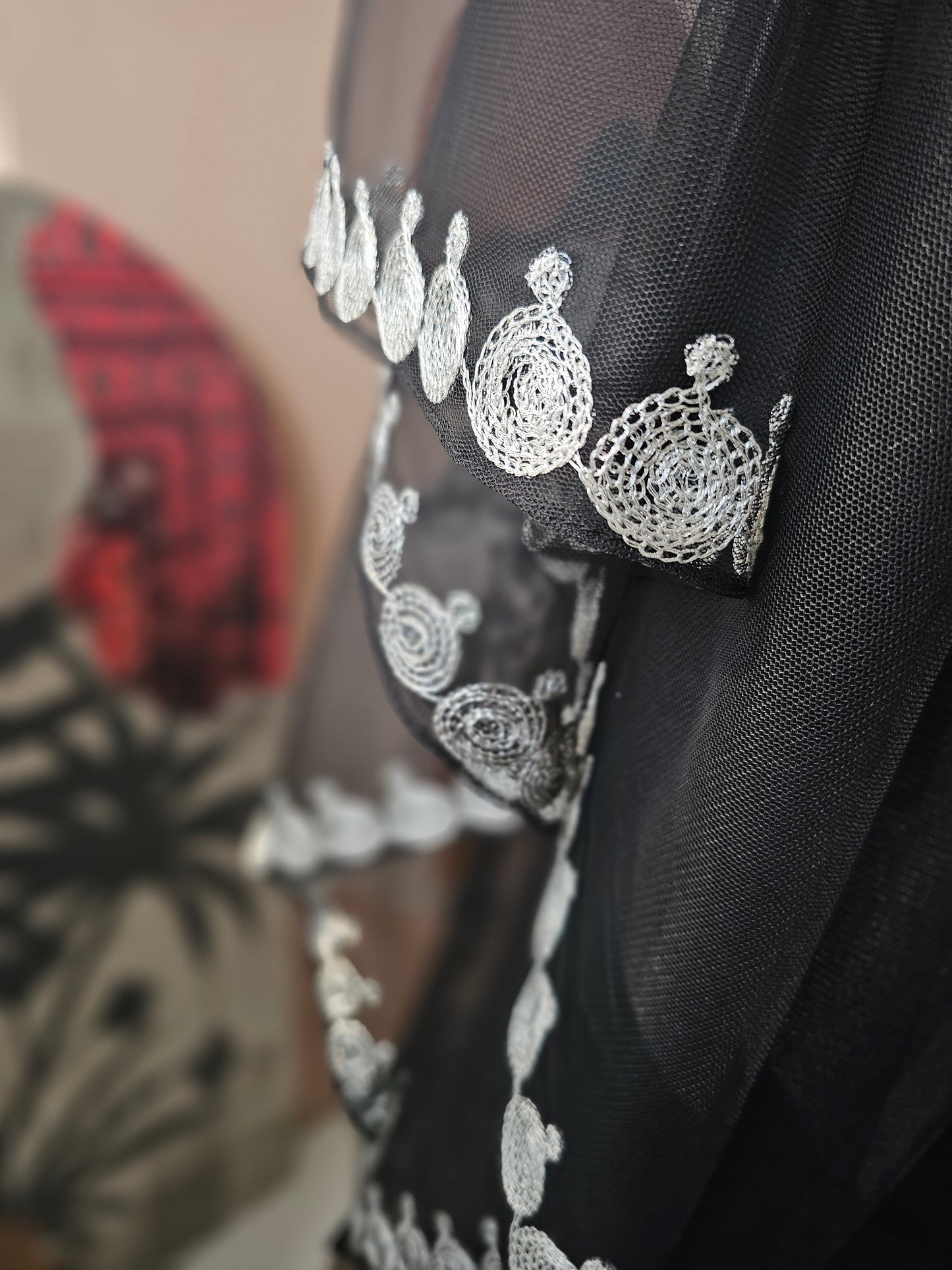 ثوب فضي خفيف وعملي