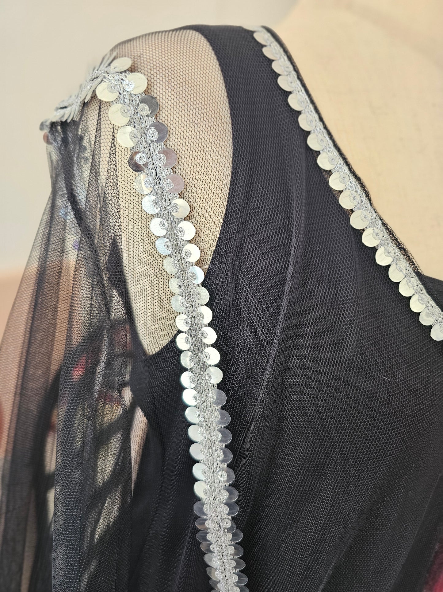 ثوب بالليرات الفضية (صفين)