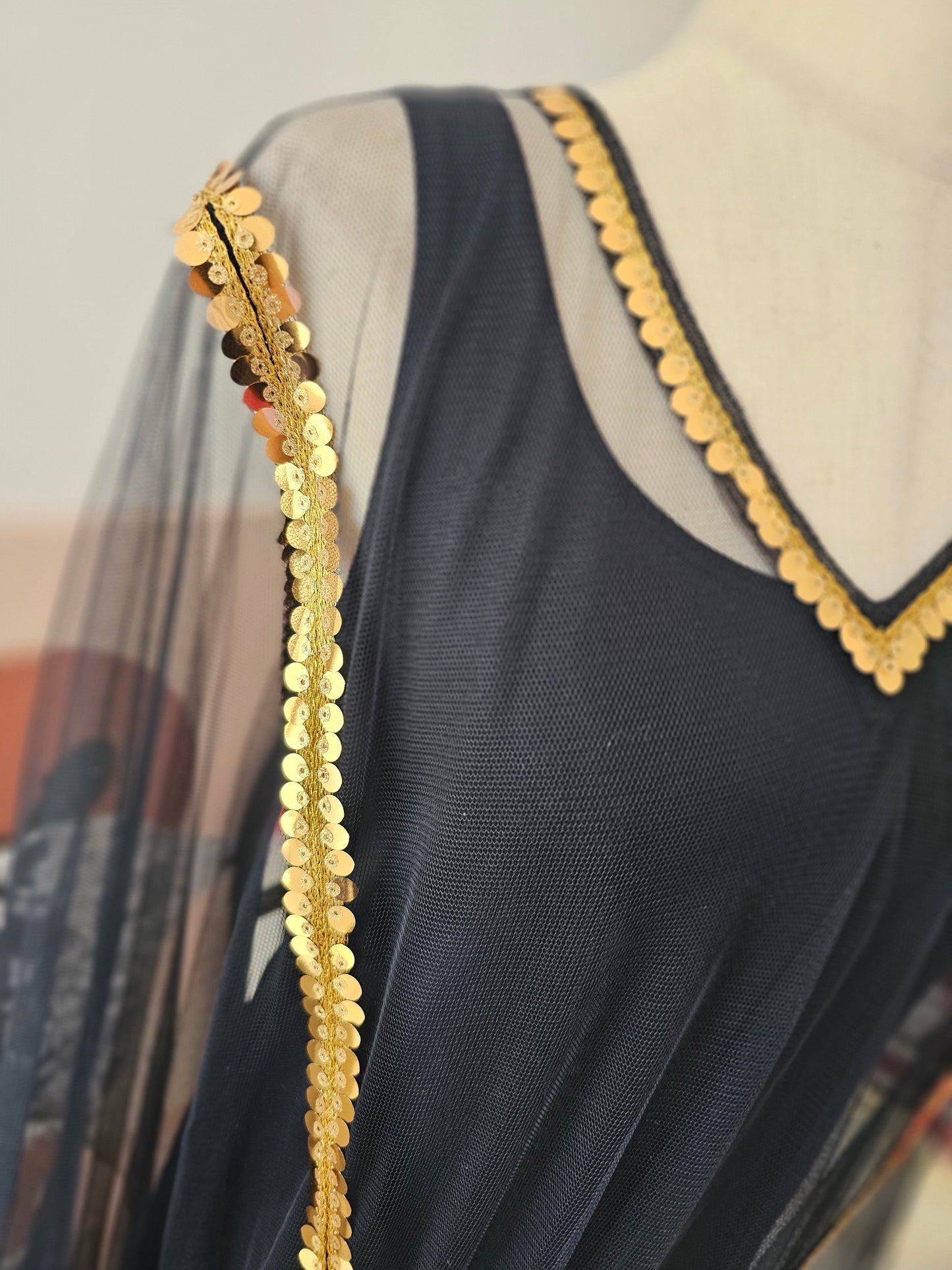 ثوب بالليرات الذهبية (صفين)