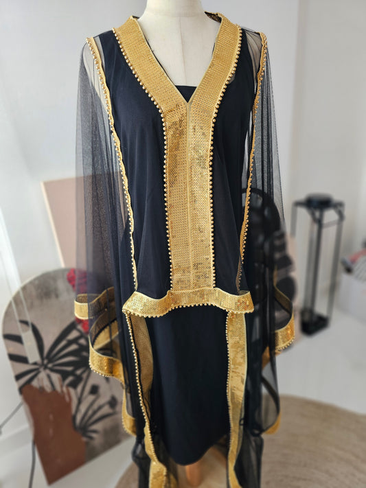 ثوب ذهبي بتصميم جدا مميز