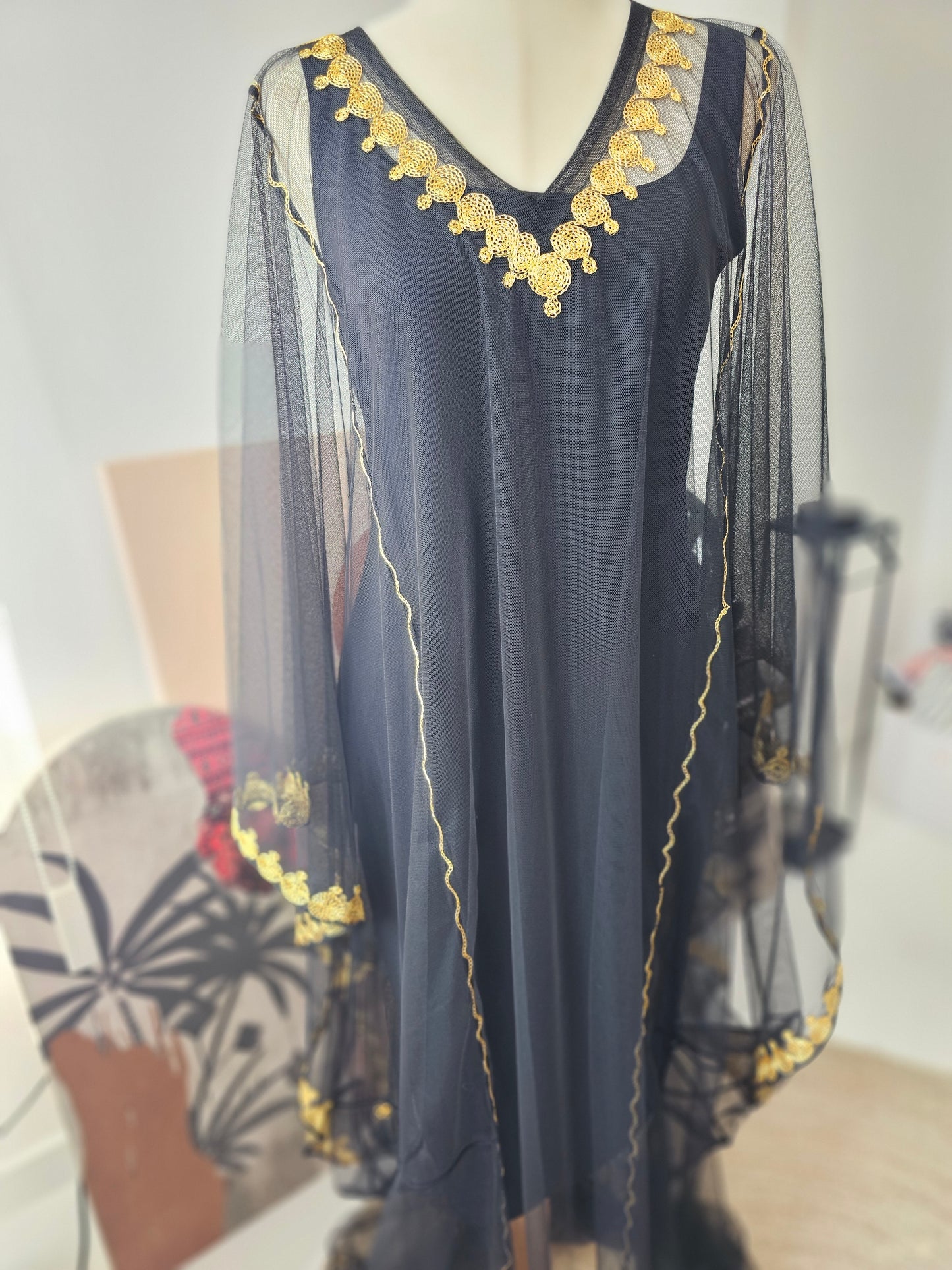 ثوب ذهبي خفيف وعملي